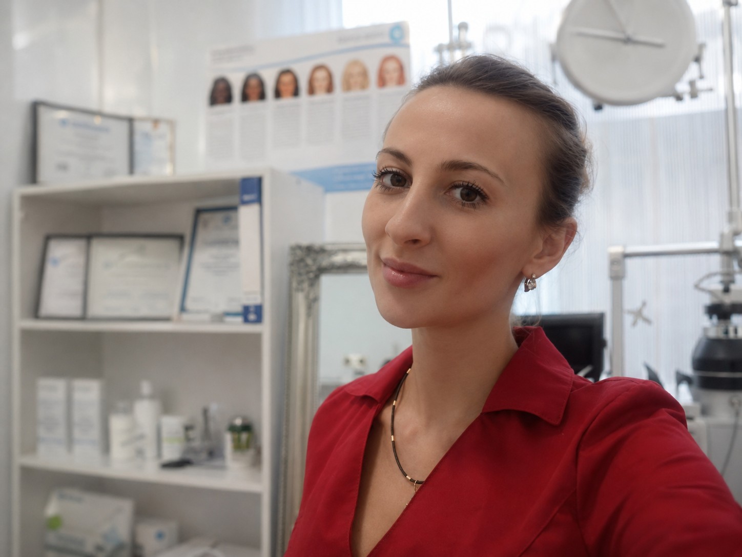 Косметолог Gera Medic у кабінеті